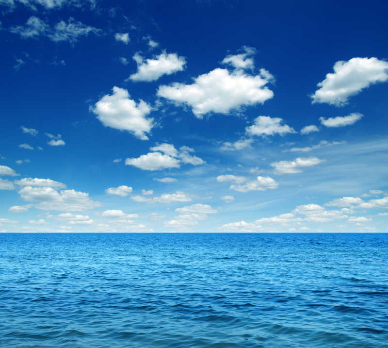 平静的海面图片素材-一望无际的蓝色海平面创意图片-jpg格式-未来素材