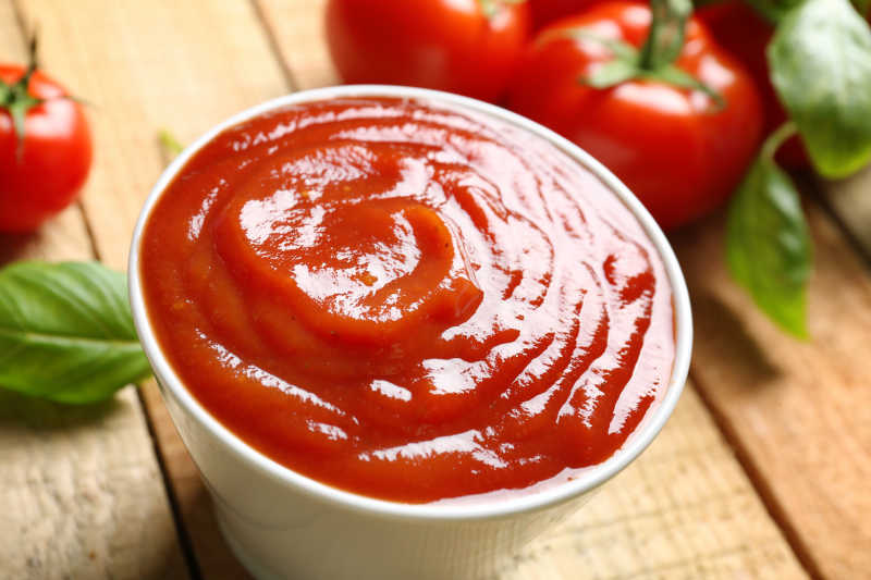 碗里自制的健康食品番茄酱