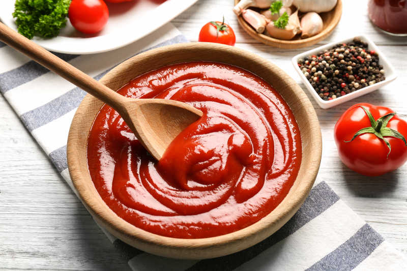 烧烤配料番茄和番茄酱特写