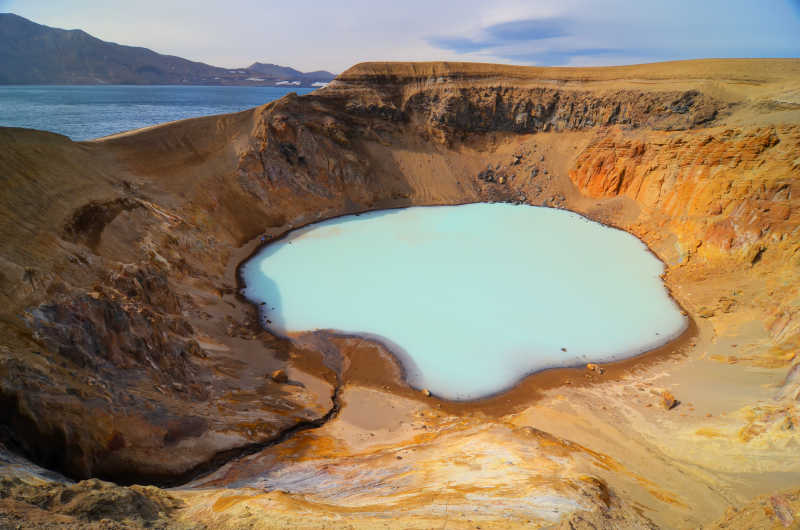 阿斯恰火山口