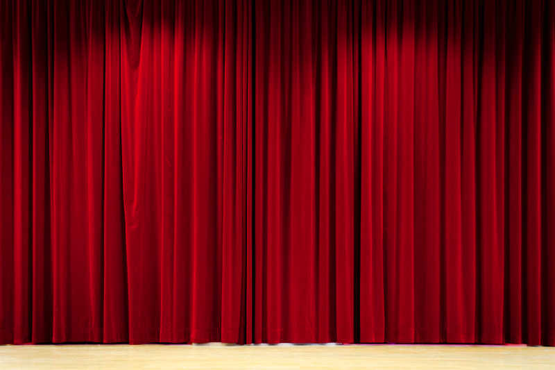 舞台上红色的窗帘