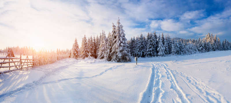 雪景与太阳