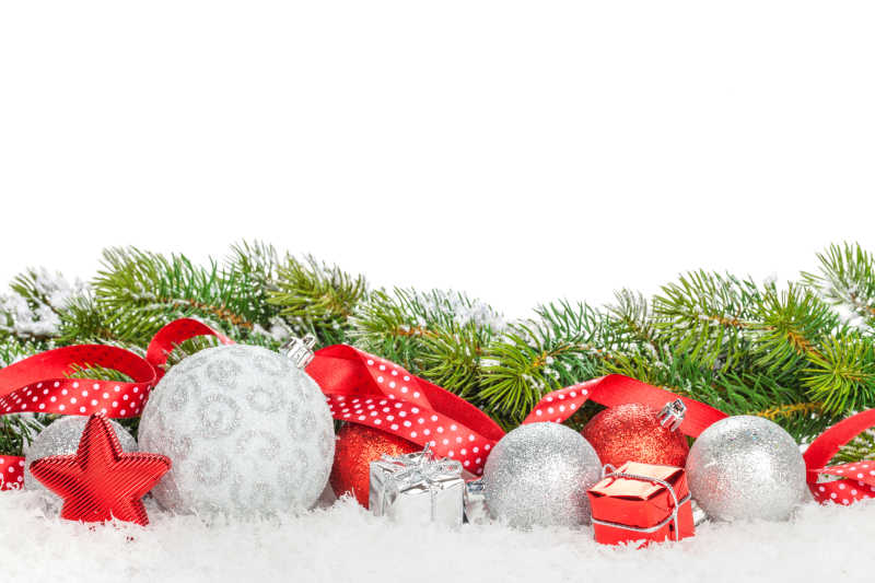 圣诞装饰球和圣诞树