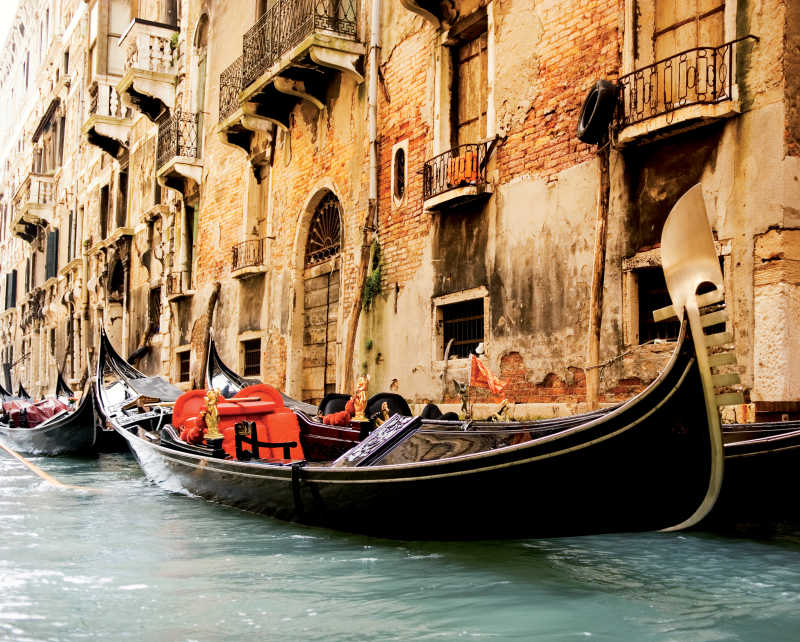 威尼斯水城上的游艇