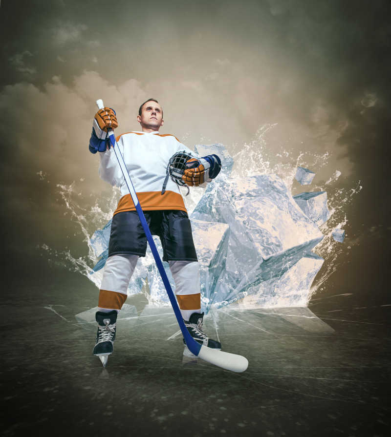 冰块背景下的曲棍球运动员肖像