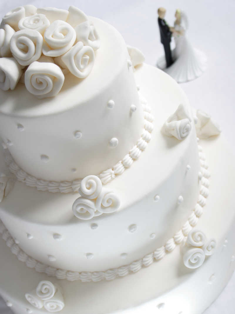 糖花装饰的婚礼蛋糕
