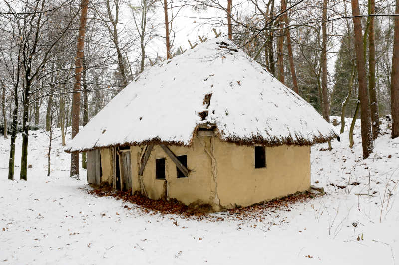 雪地里的黏土房子