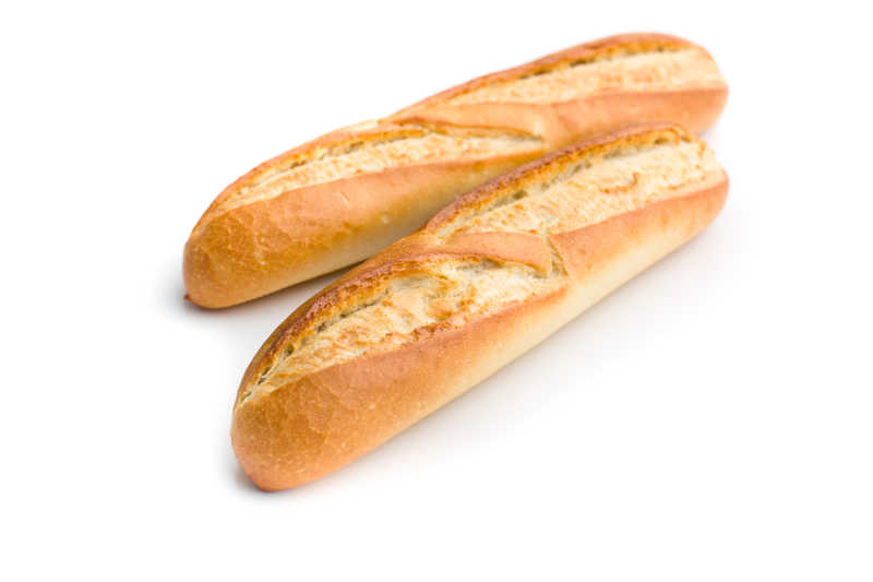 白色背景下的烤制的面包