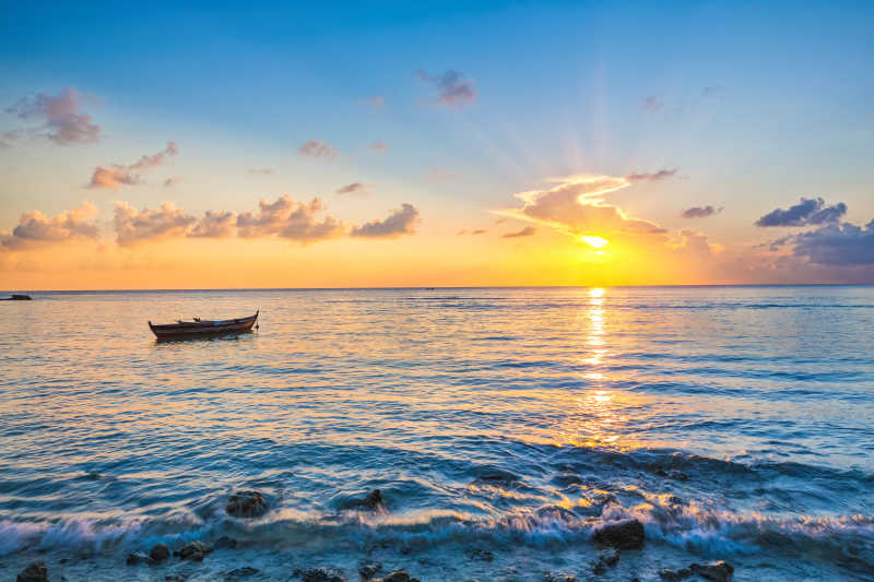 马尔代夫上的海洋日出