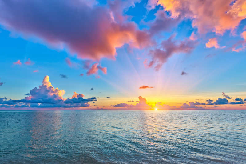 马尔代夫海洋上的日出