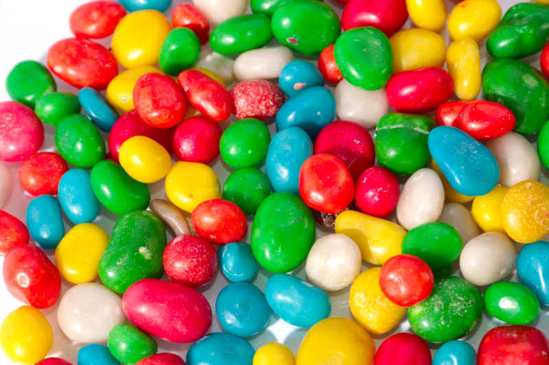 颜色不一形状不同的糖果