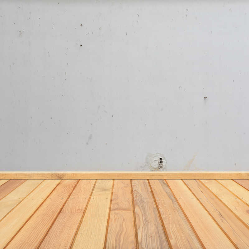 木质的地板和灰色的混泥土墙壁相连接