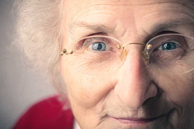 可爱的奶奶脸部皱纹