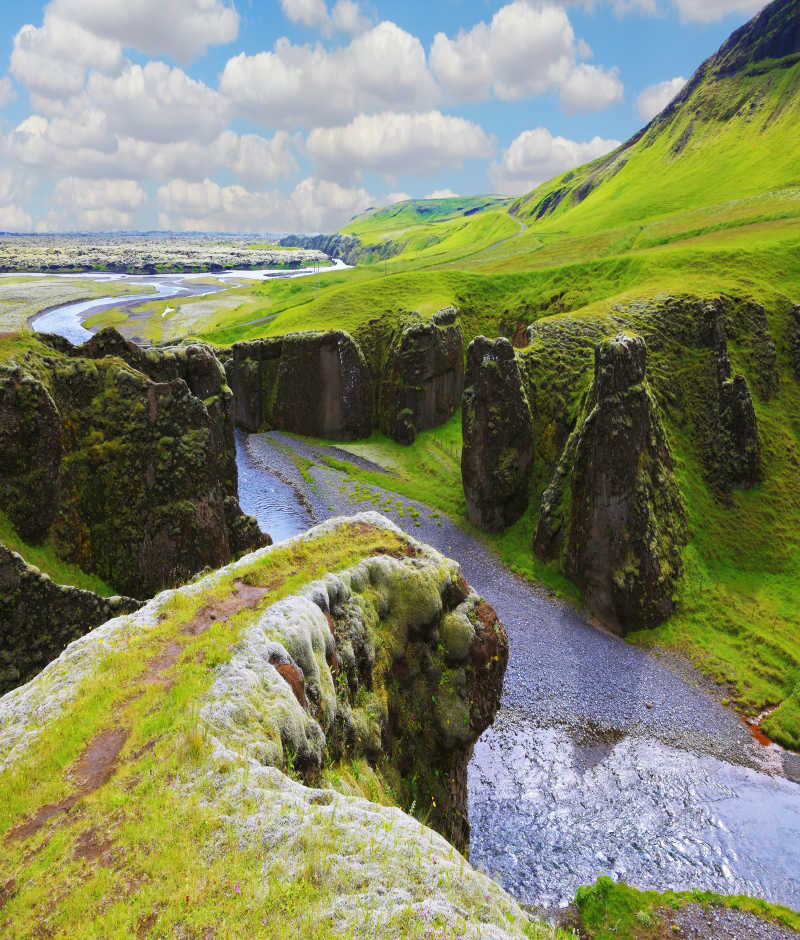 壮观的绿色峡谷风景