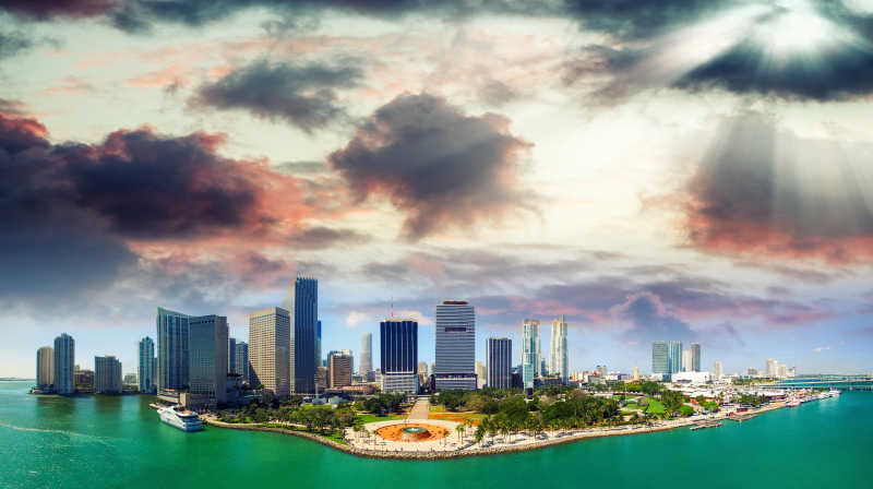 迈阿密市中心的美丽日落