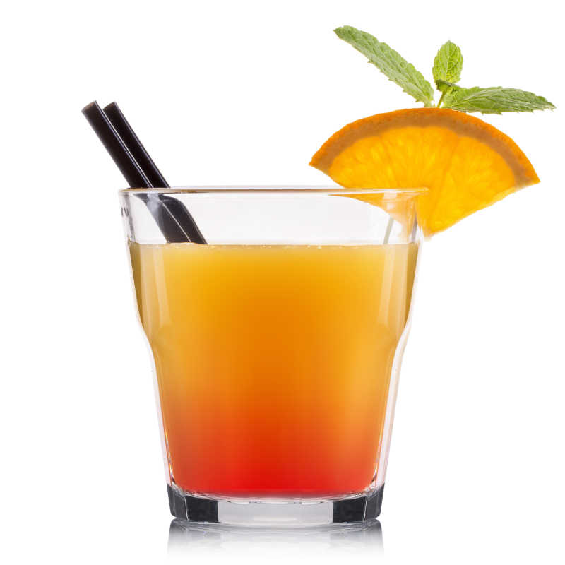 玻璃杯里的橙汁鸡尾酒