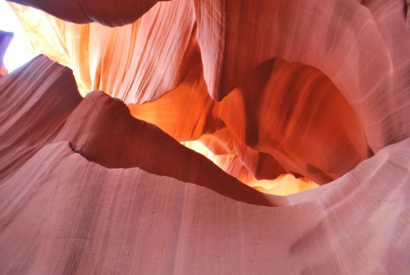 天然形成的纹理图案的羚羊峡谷的岩石