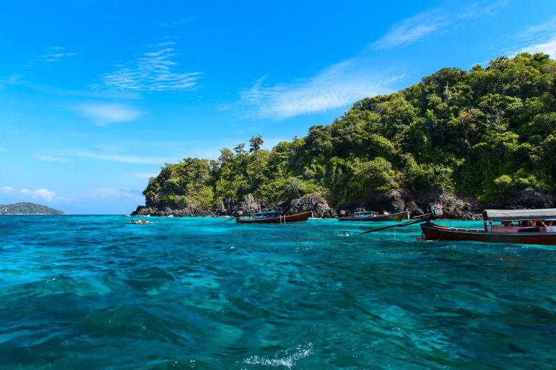 美丽自然的泰国蓝色海域的天堂岛
