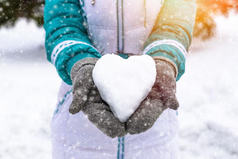 雪的心在女人的海里