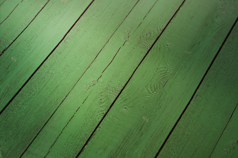 涂着绿色颜料的地板