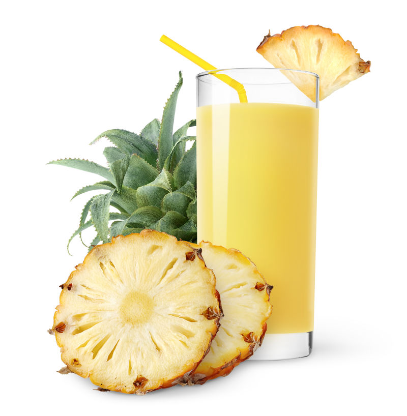 白色背景下的菠萝汁