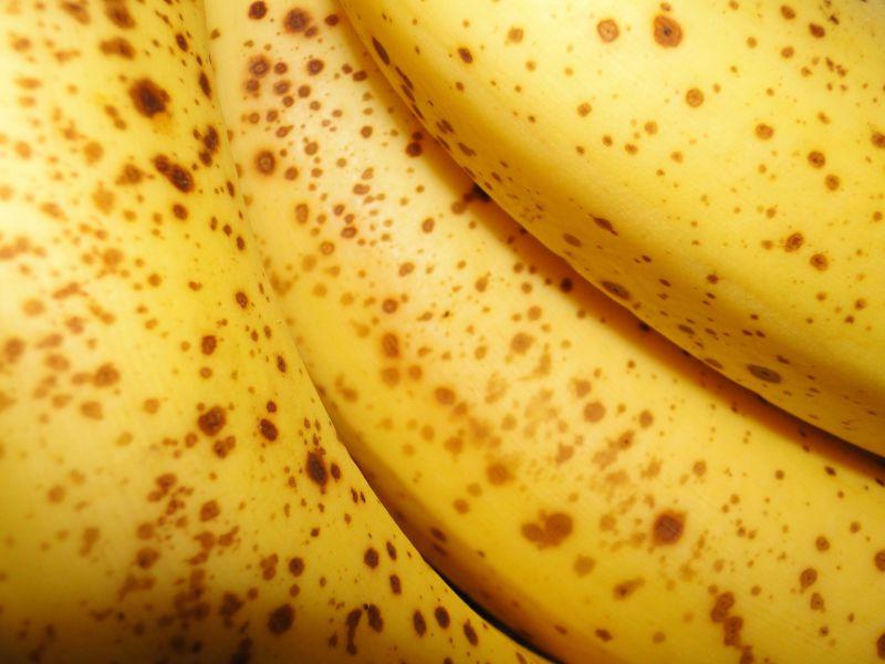 新鲜香蕉上的黑斑点