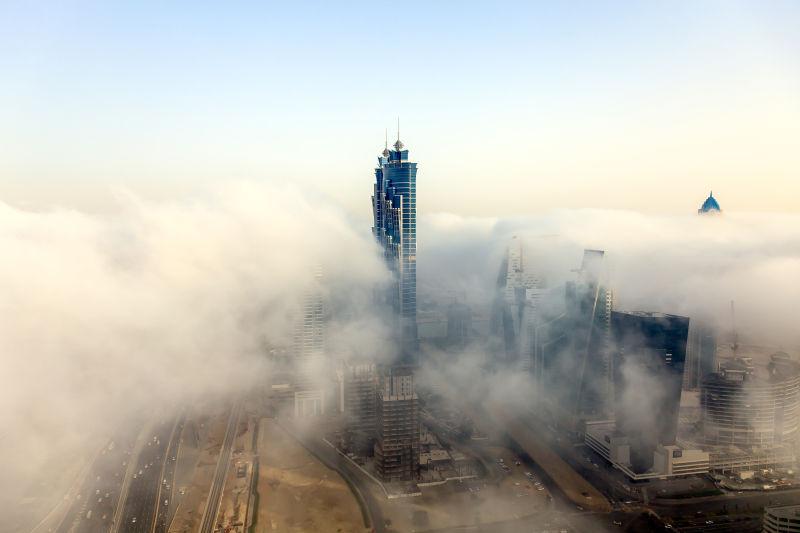 迪拜市中心的浓雾