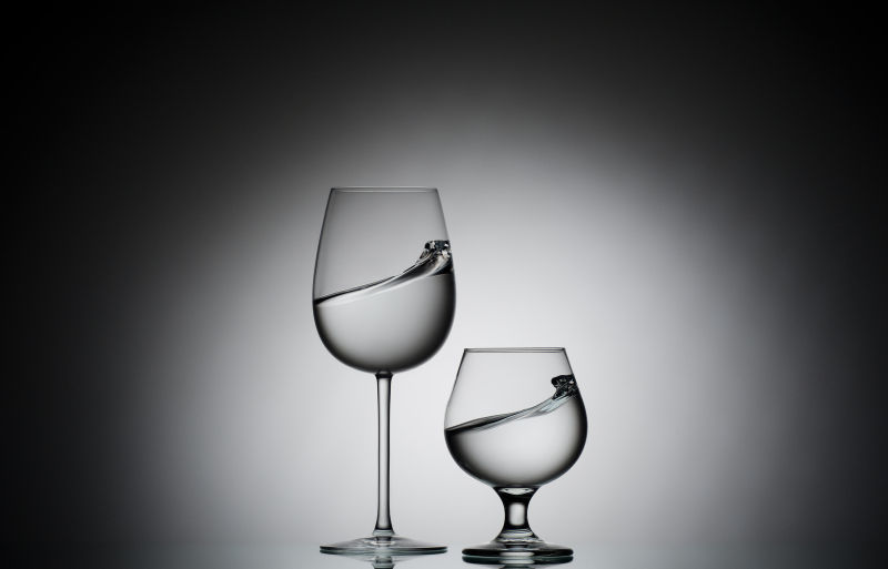 两个杯子中的水