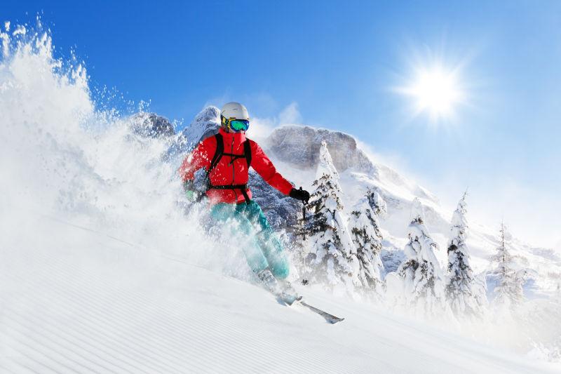 我们追踪运行极限滑雪下山