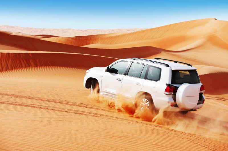 汽车沙漠探险