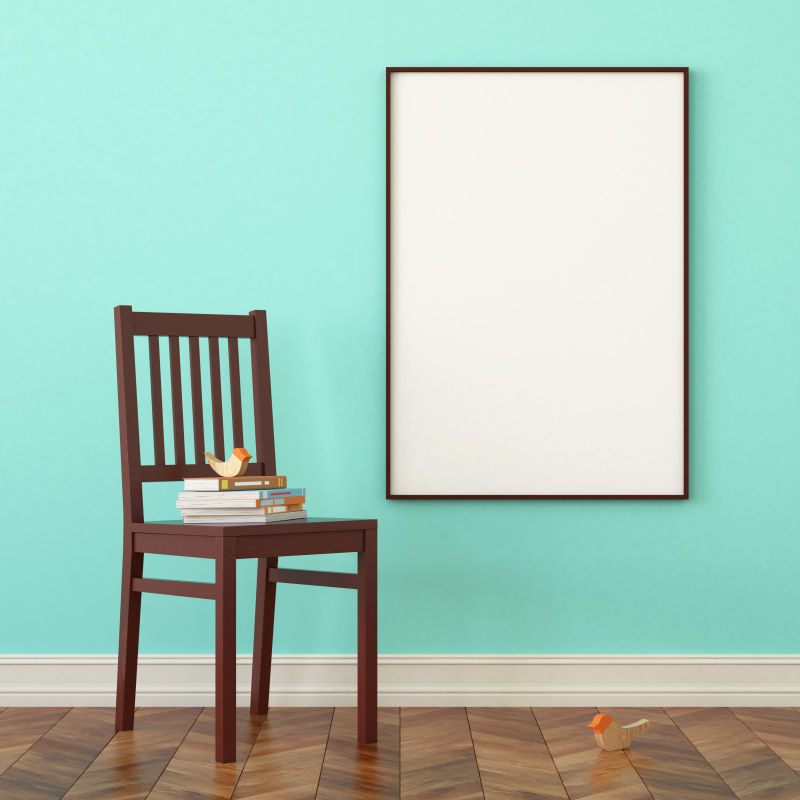 地板上椅子和蓝色墙壁上的空白画框