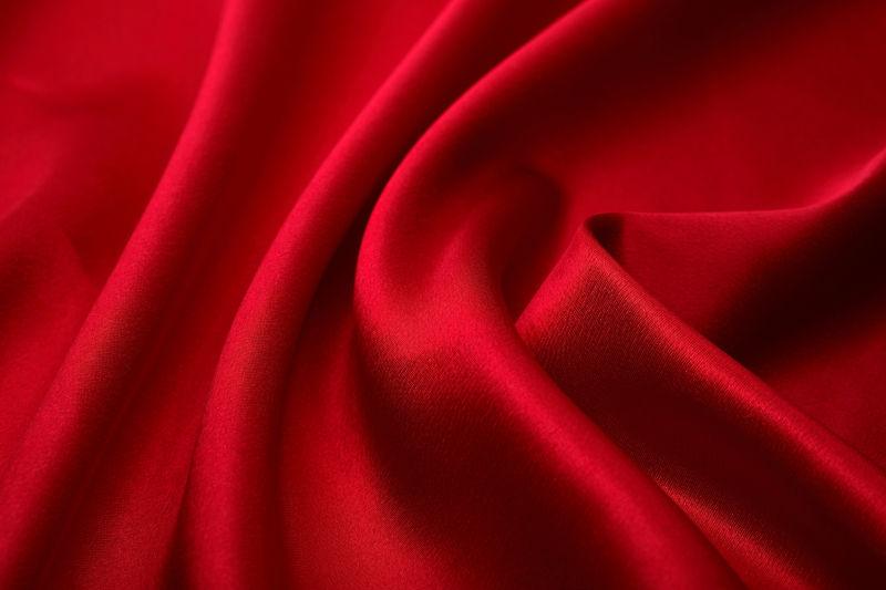 深红色丝绸