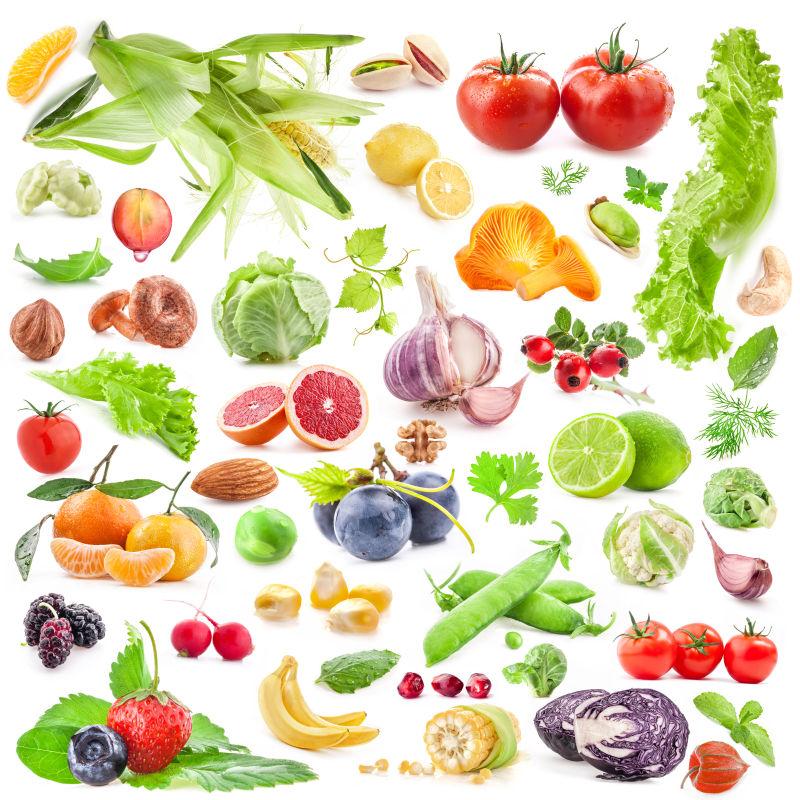 白色背景下多种新鲜美味的蔬菜和水果