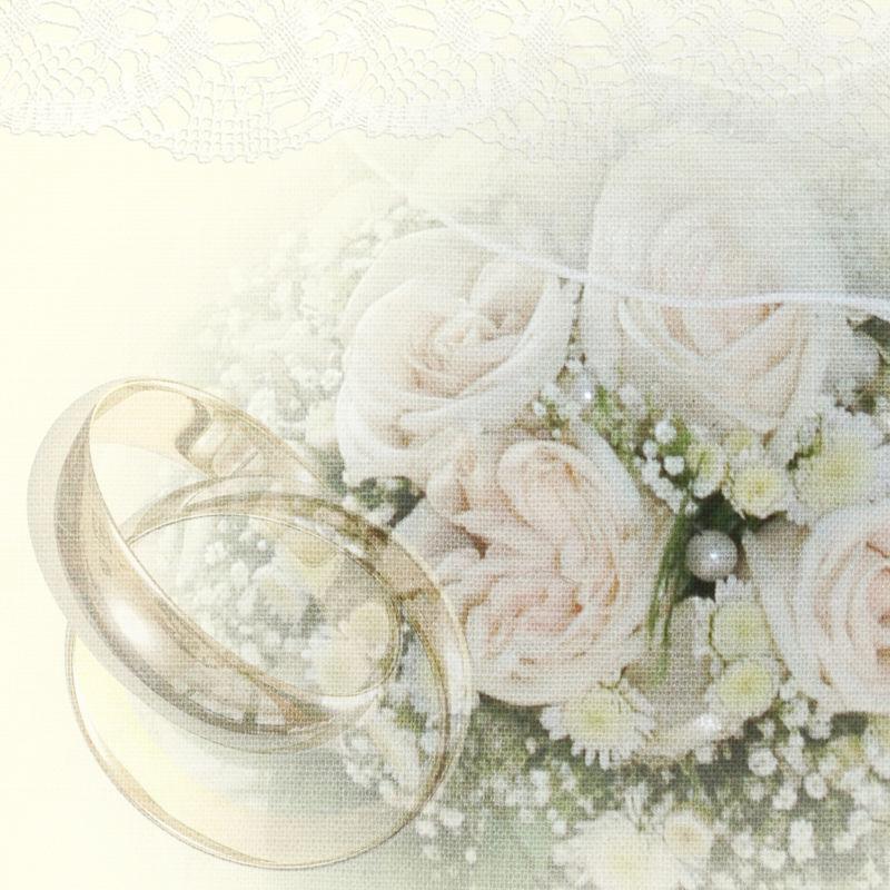 结婚戒指和白色花束