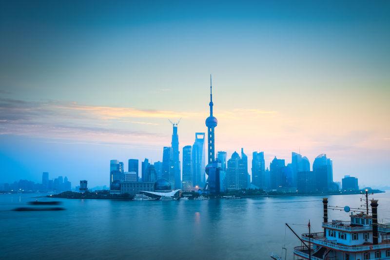 破晓时的上海天际线建筑摄影