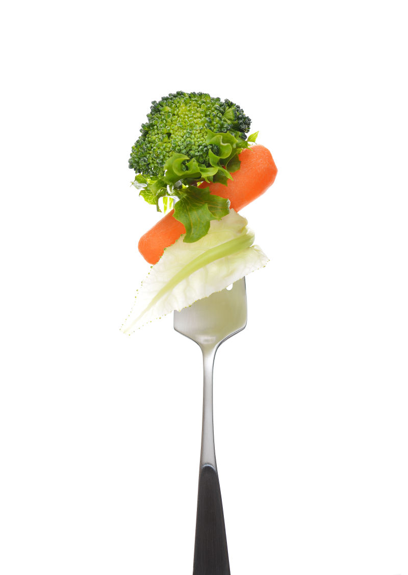 叉子上的三种蔬菜