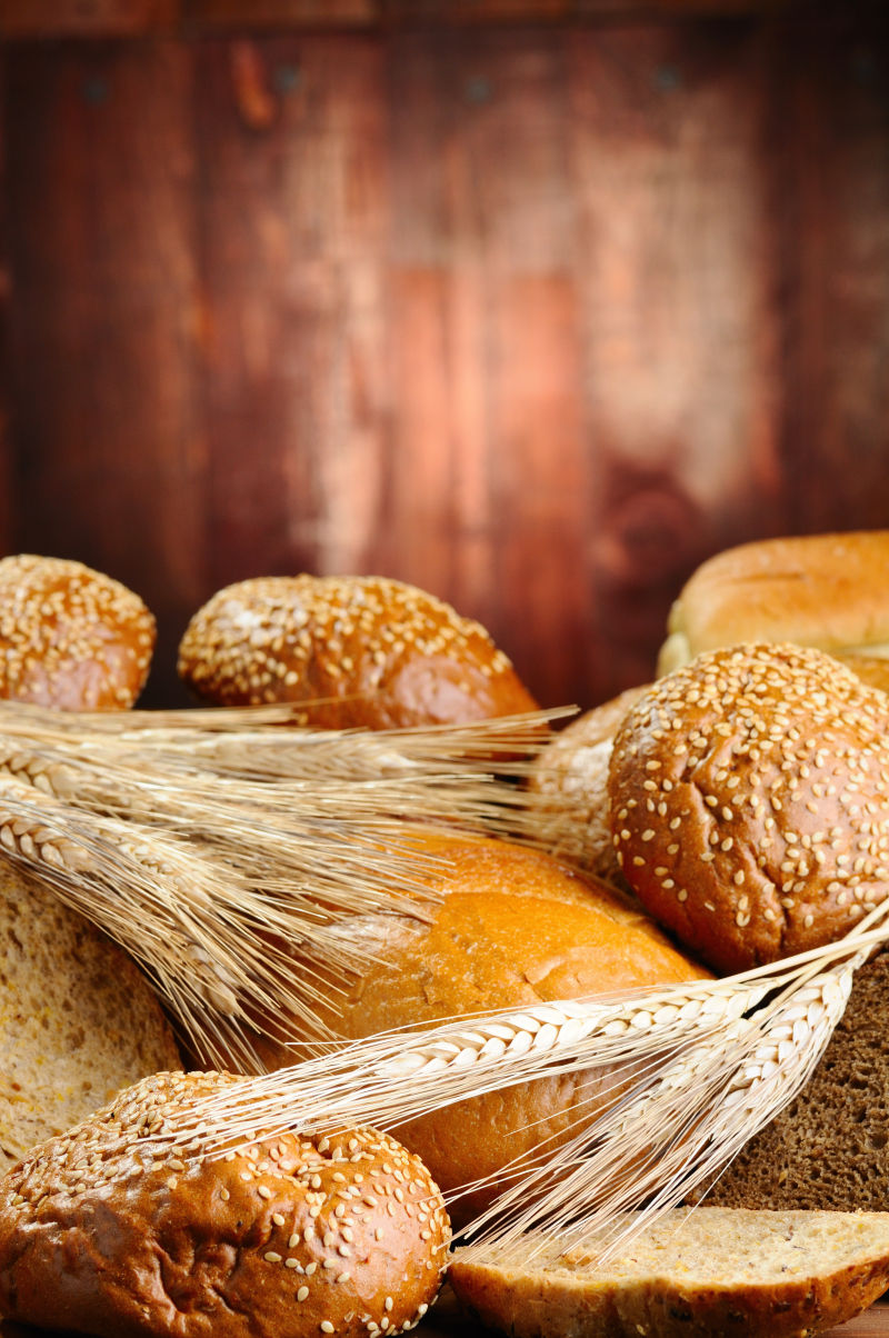 麦穗与芝麻小麦面包