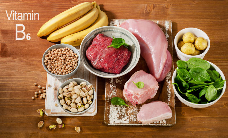木桌上维生素B6含量高的健康食材