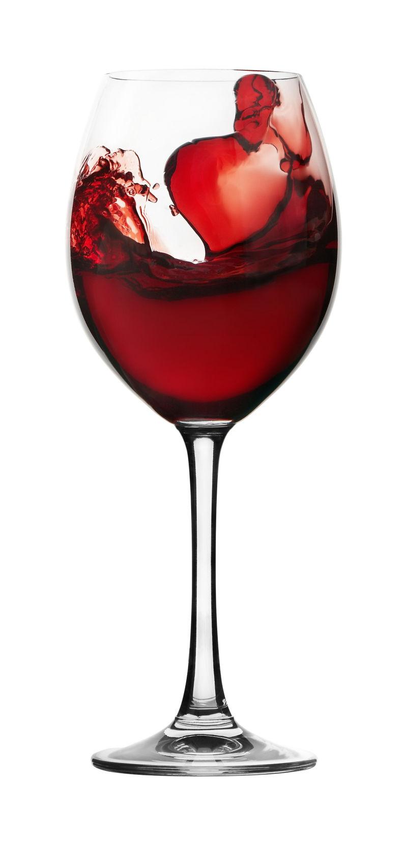 玻璃酒杯里的红葡萄酒
