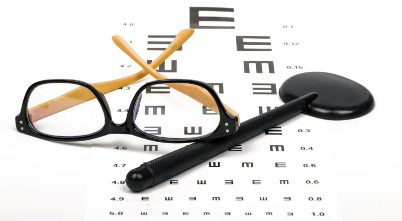 验光师视力表和眼镜