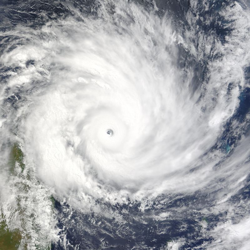 莱斯特飓风接近夏威夷-这张图片的元素是由美国宇航局提供的