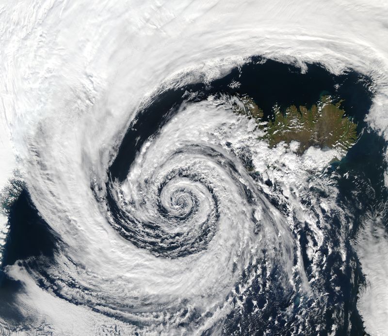 卫星视图-地球上的飓风-这张图片的元素由美国宇航局提供
