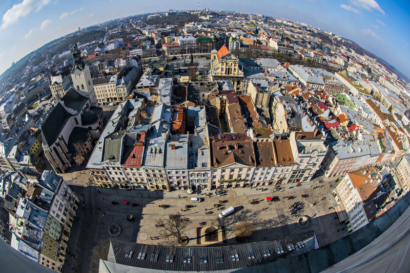 从市中心的Lviv市政厅俯瞰