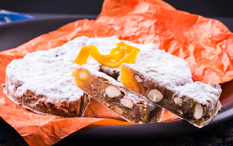 Panforte圣诞甜点，水果蛋糕或胡椒面包，典型的锡耶纳蛋糕。