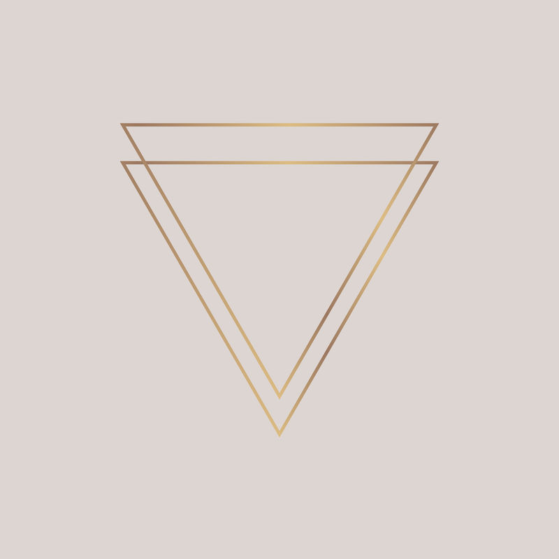 空白背景向量上的三角形金色框架