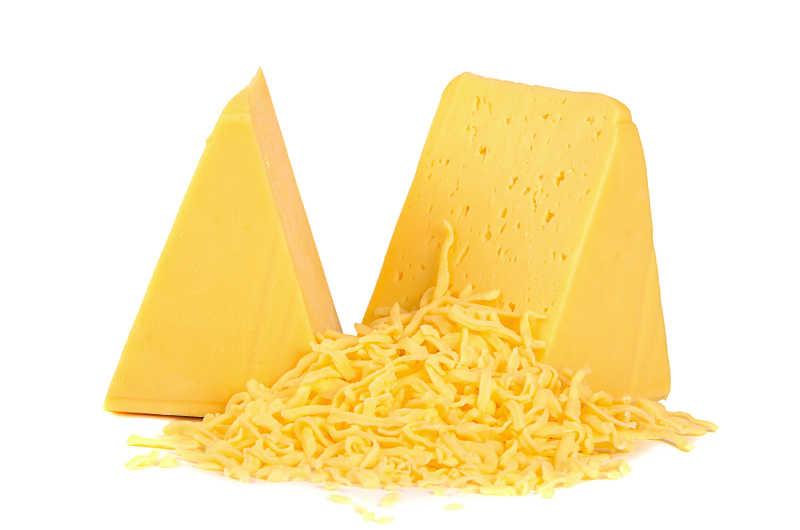 白色背景下的奶酪