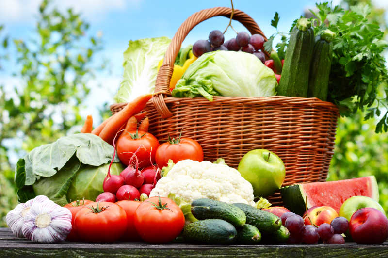 健康的有机蔬菜和水果