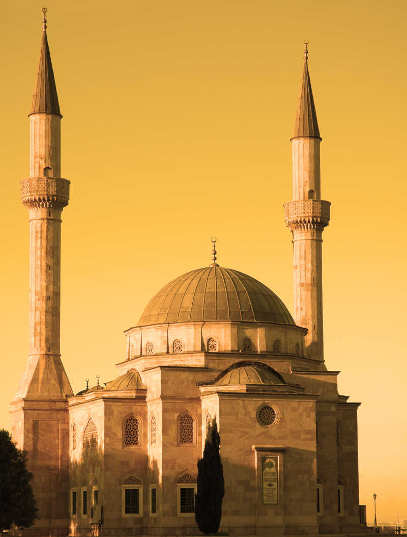 清真寺在阿塞拜疆巴库有两个尖塔