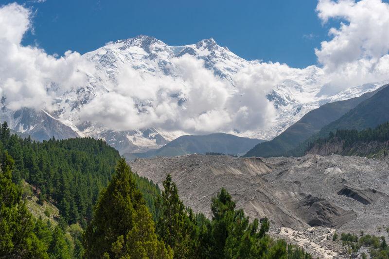 南迦帕尔巴特峰山景