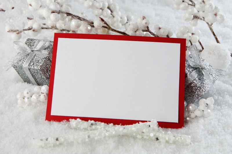 圣诞背景下的红边贺卡